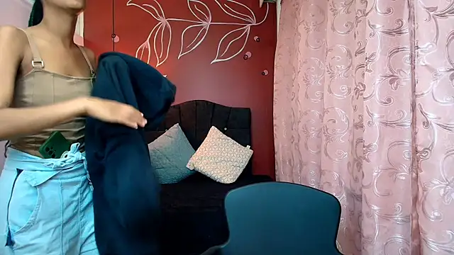 Zia Green online show from 12-19-24, 12:12