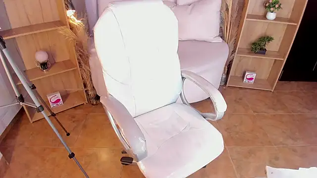 Amy Kiitty  online show from 12-15-24, 07:42