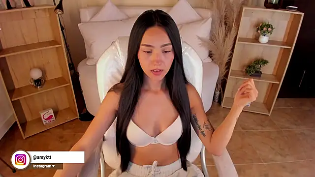 Amy Kiitty  online show from 12-19-24, 11:14