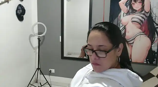 Snapshot of Antonella2_4 chatting on 02-18-25, 02:59 Antonella2 4 online show from 02-18-25, 02:59