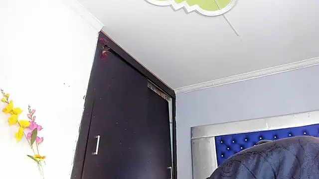 Eyleen Santos online show from 04-27-26, 07:45