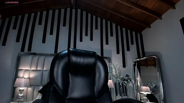 KatieNolan 1 online show from 11-04-25, 02:32