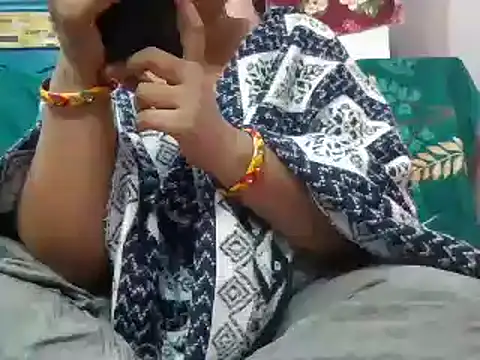 Snapshot of naina-80 chatting on 01-11-25, 04:03 naina-80 online show from 01-11-25, 04:03