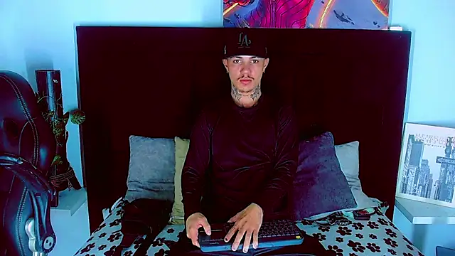 HannibalLester online show from 11-26-25, 04:46