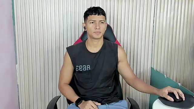 Snapshot of yei-sant chatting on 11-06-25, 02:56 yei-sant online show from 11-06-25, 02:56