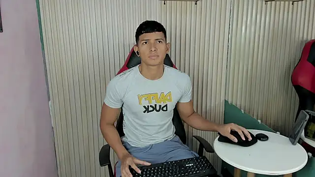 Snapshot of yei-sant chatting on 11-07-25, 02:55 yei-sant online show from 11-07-25, 02:55