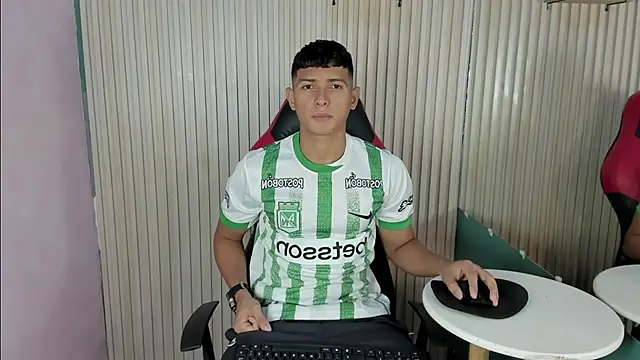 Snapshot of yei-sant chatting on 11-09-25, 03:49 yei-sant online show from 11-09-25, 03:49