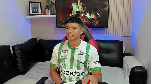 Snapshot of yei-sant chatting on 11-12-25, 03:51 yei-sant online show from 11-12-25, 03:51