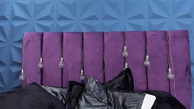 NicoleJonss online show from 02-08-25, 04:03