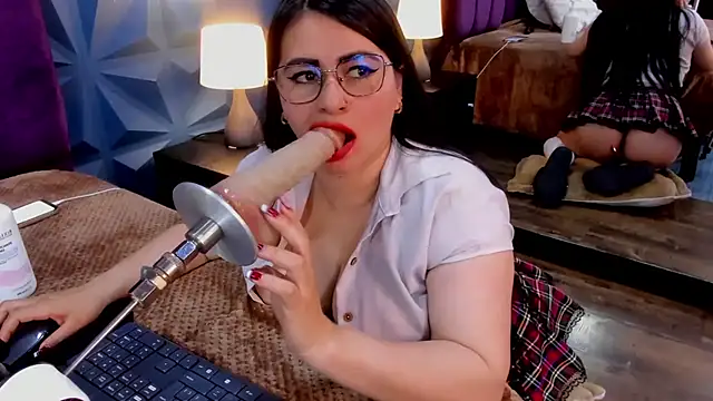 NicoleJonss online show from 04-11-26, 03:33