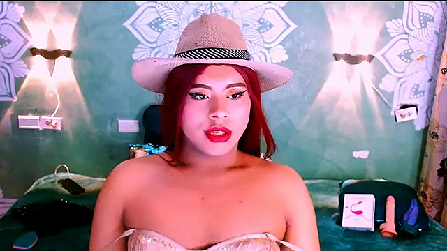 Snapshot of Emili_Roux chatting on 03-21-25, 09:45 Emili Roux online show from 03-21-25, 09:45