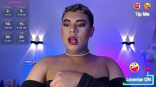 Snapshot of Emili_Roux chatting on 11-06-25, 12:39 Emili Roux online show from 11-06-25, 12:39