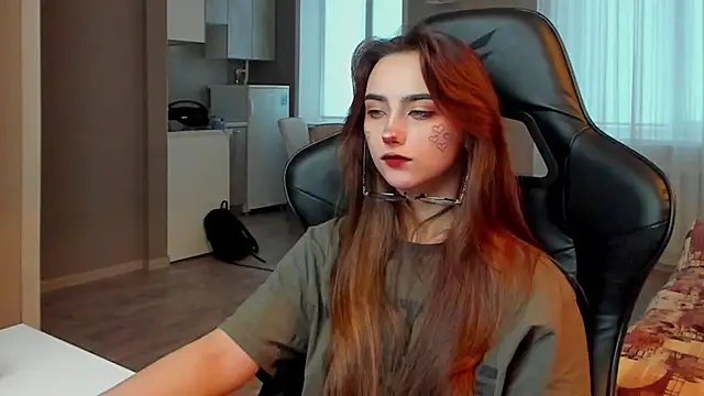 Snapshot of SilverDream chatting on 02-09-25, 04:57 SilverDream online show from 02-09-25, 04:57