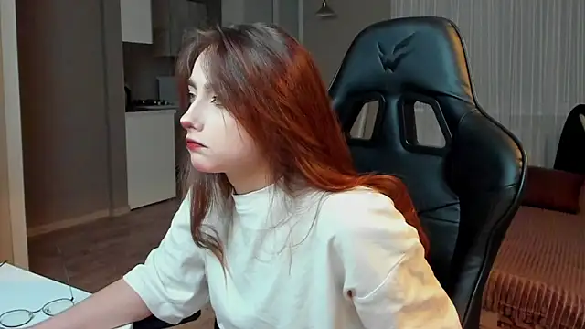 Snapshot of SilverDream chatting on 02-13-25, 09:17 SilverDream online show from 02-13-25, 09:17