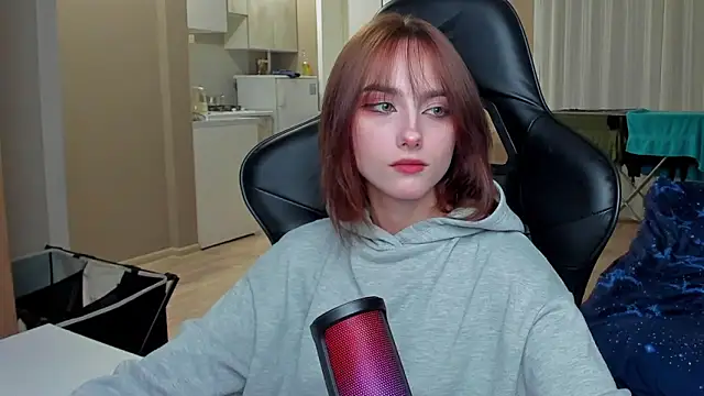 Snapshot of SilverDream chatting on 10-02-25, 10:06 SilverDream online show from 10-02-25, 10:06