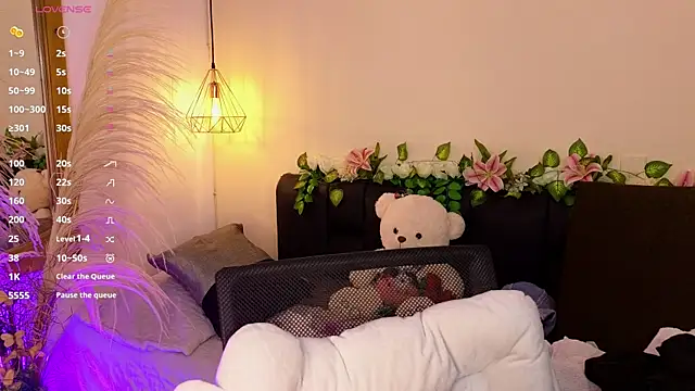 Hannah williams1 online show from 10-03-25, 09:23