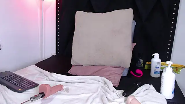 Snapshot of dafne_queenn chatting on 02-14-25, 03:58 dafne queenn online show from 02-14-25, 03:58