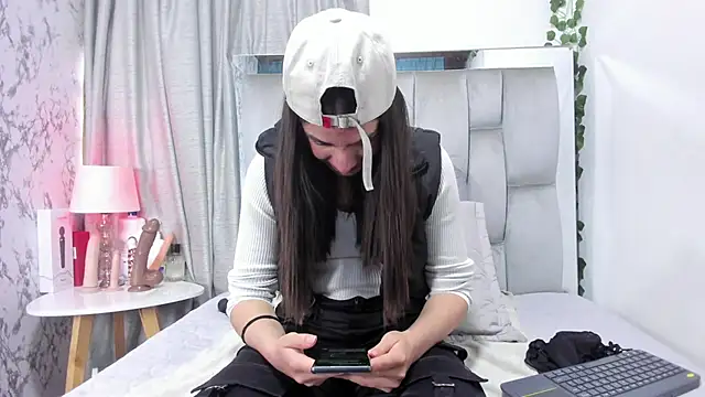 Snapshot of dafne_queenn chatting on 09-22-25, 12:29 dafne queenn online show from 09-22-25, 12:29