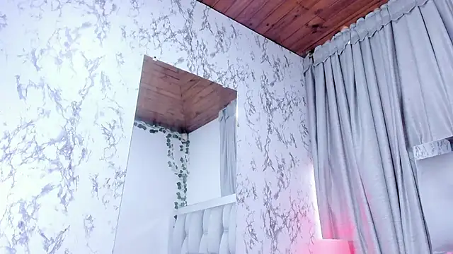 Snapshot of dafne_queenn chatting on 09-24-25, 12:30 dafne queenn online show from 09-24-25, 12:30