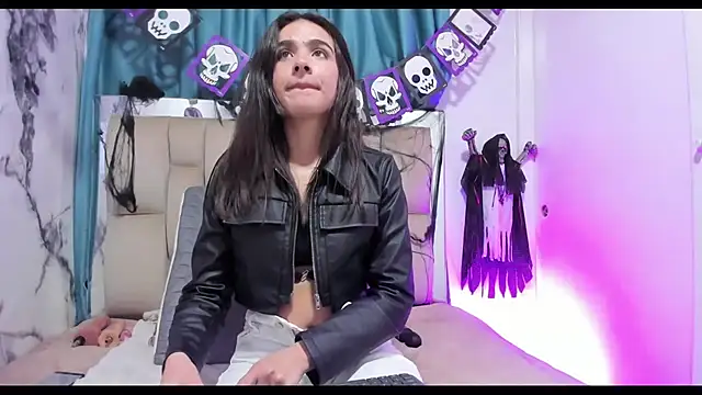 Snapshot of dafne_queenn chatting on 10-11-25, 12:26 dafne queenn online show from 10-11-25, 12:26