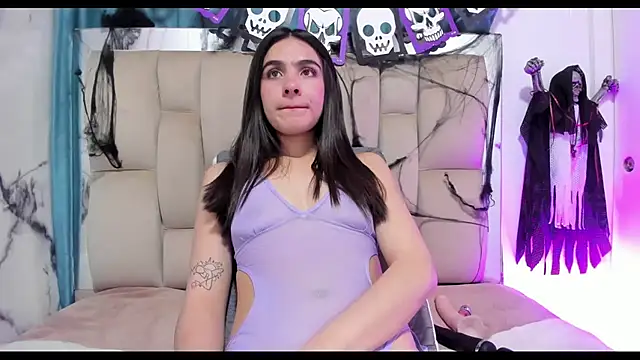 Snapshot of dafne_queenn chatting on 10-17-25, 12:52 dafne queenn online show from 10-17-25, 12:52