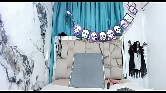 Snapshot of dafne_queenn chatting on 10-20-25, 12:27 dafne queenn online show from 10-20-25, 12:27