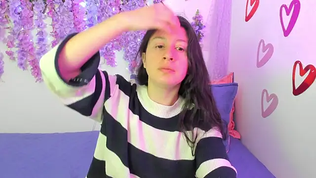 Snapshot of Alexa9_9 chatting on 02-19-25, 04:00 Alexa9 9 online show from 02-19-25, 04:00