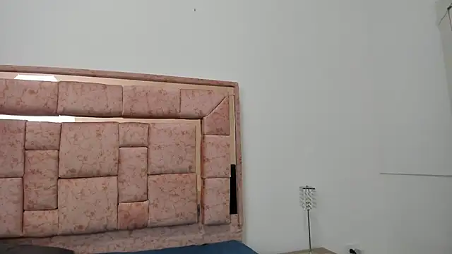 zoee lovv online show from 12-20-24, 09:43