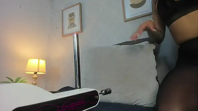 Caroline dh online show from 04-30-26, 11:27