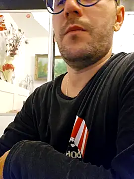 Snapshot of Ibag01 chatting on 10-03-25, 08:39 Ibag01 online show from 10-03-25, 08:39