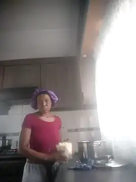 Snapshot of Feathergal69_ chatting on 01-21-25, 05:05 Feathergal69 online show from 01-21-25, 05:05