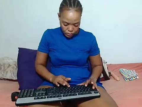 Snapshot of Feathergal69_ chatting on 05-14-26, 08:15 Feathergal69 online show from 05-14-26, 08:15
