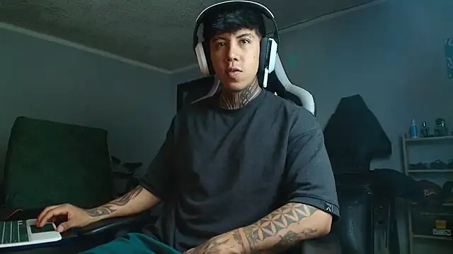 Nickhot0609 online show from 09-19-25, 12:23