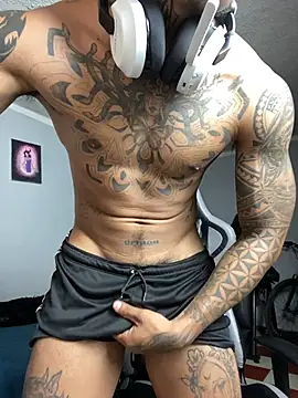 Nickhot0609 online show from 11-11-25, 07:47