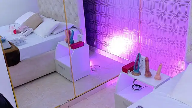 Snapshot of Derieri_D chatting on 11-11-25, 07:36 Derieri D online show from 11-11-25, 07:36