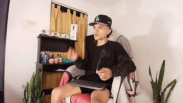 Edward Milleer online show from 10-21-25, 06:30