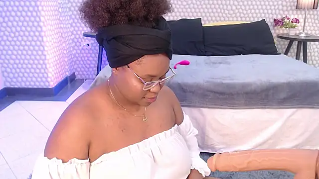 Snapshot of Makena_gh chatting on 01-09-25, 03:15 Makena gh online show from 01-09-25, 03:15