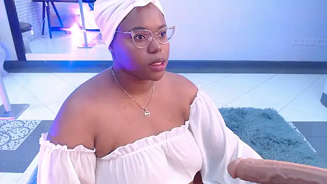 Snapshot of Makena_gh chatting on 01-23-25, 03:48 Makena gh online show from 01-23-25, 03:48