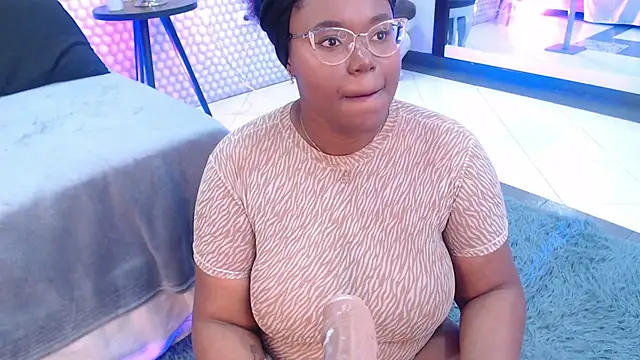 Snapshot of Makena_gh chatting on 02-01-25, 06:43 Makena gh online show from 02-01-25, 06:43