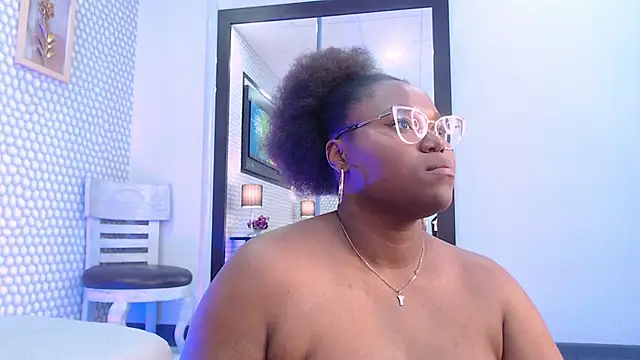 Snapshot of Makena_gh chatting on 02-06-25, 09:43 Makena gh online show from 02-06-25, 09:43