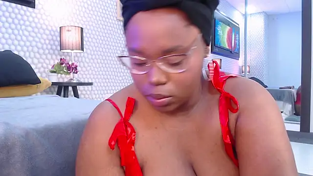 Snapshot of Makena_gh chatting on 02-09-25, 03:22 Makena gh online show from 02-09-25, 03:22