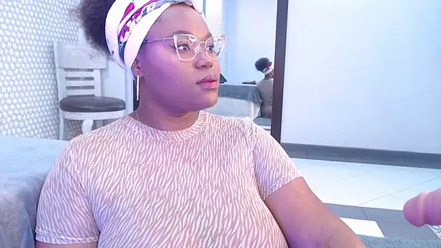 Snapshot of Makena_gh chatting on 02-10-25, 03:13 Makena gh online show from 02-10-25, 03:13