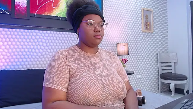 Snapshot of Makena_gh chatting on 02-16-25, 03:04 Makena gh online show from 02-16-25, 03:04