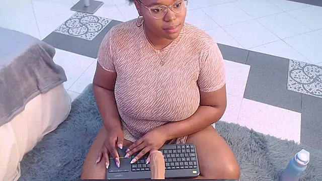 Snapshot of Makena_gh chatting on 02-16-25, 06:32 Makena gh online show from 02-16-25, 06:32