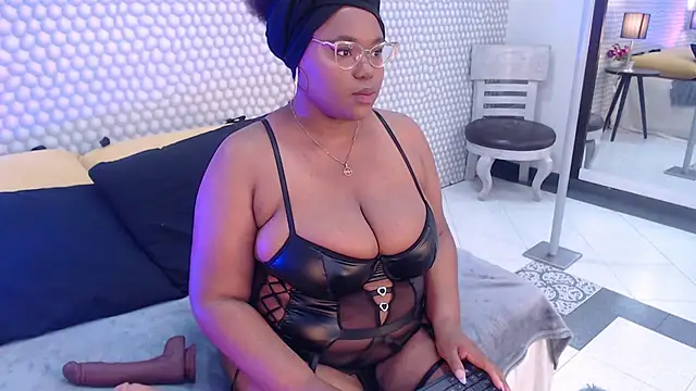 Snapshot of Makena_gh chatting on 02-18-25, 03:53 Makena gh online show from 02-18-25, 03:53