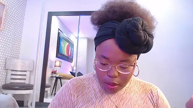 Snapshot of Makena_gh chatting on 02-25-25, 03:52 Makena gh online show from 02-25-25, 03:52