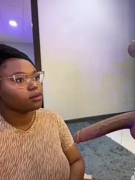 Snapshot of Makena_gh chatting on 03-08-25, 03:50 Makena gh online show from 03-08-25, 03:50