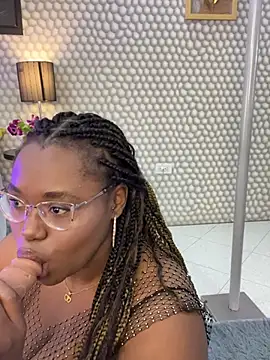 Snapshot of Makena_gh chatting on 03-23-25, 04:27 Makena gh online show from 03-23-25, 04:27