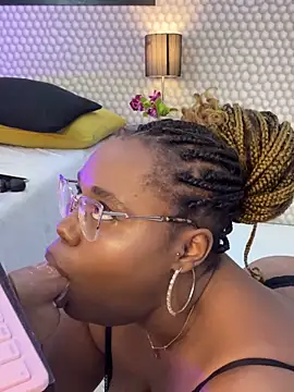 Snapshot of Makena_gh chatting on 03-23-25, 07:31 Makena gh online show from 03-23-25, 07:31