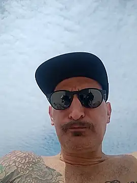 Snapshot of rolesexy chatting on 09-28-25, 04:45 rolesexy online show from 09-28-25, 04:45